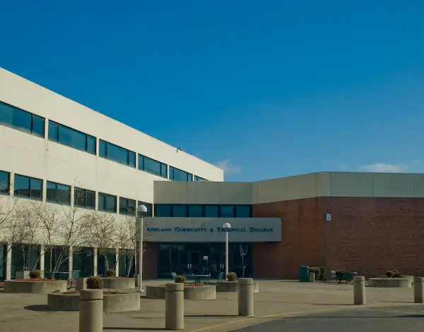 Ashland Community and Technical College campus — en:Ashland Community and Technical College 's main entrance.