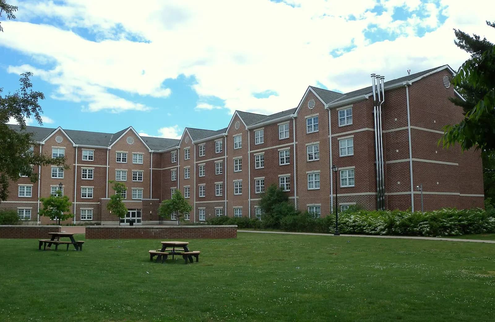 Fairleigh Dickinson University-Metropolitan Campus campus — Looking southeast at dormitory in Florham campus of FDU on a partly sunny early afternoon.