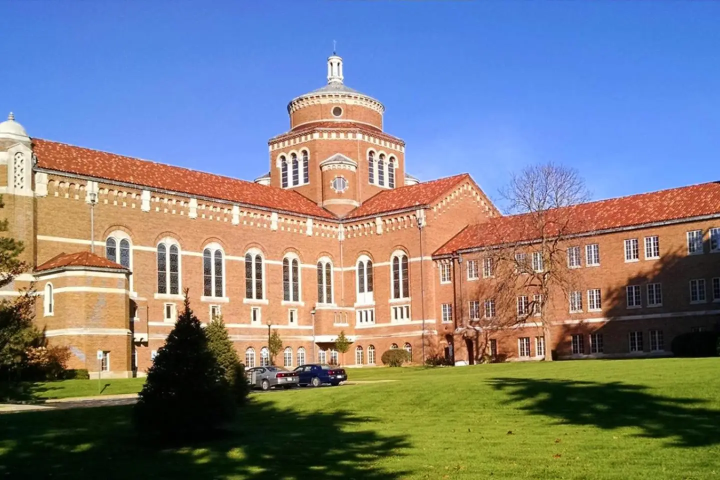 Madonna University campus — An image of Madonna University, a college in Livonia.
